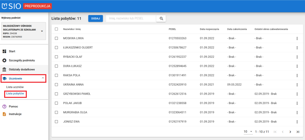 Okno z widokiem na wybór modułu uczniowie i zaznaczoną listę pobytów