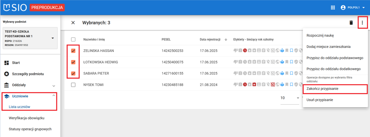 okno z widokiem na wybranych uczniów z przyciskiem zakończenia przypisania z rozwiniętego menu