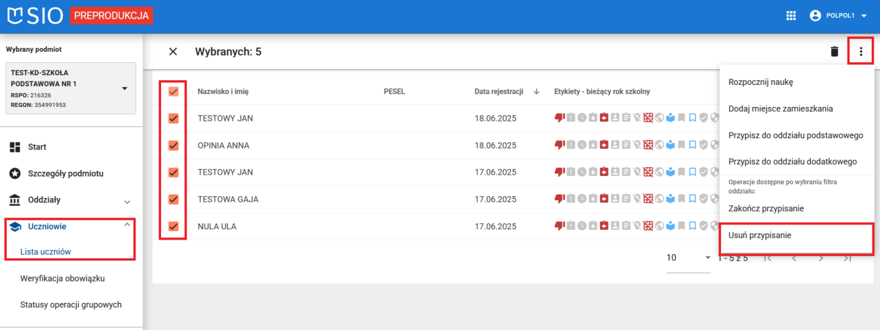 Widok okna z zaznaczonymi wyfiltrowanymi pozycjami uczniów do usunięcia wraz z przyciskiem usuń przypisanie, z rozwiniętego menu