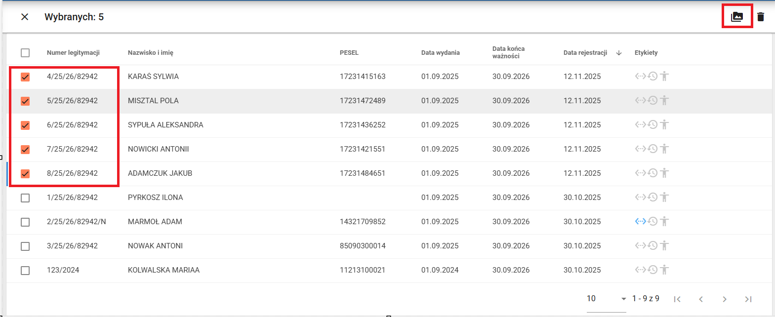 okno z widokiem na zaznaczonych uczniów którym na zostać dodane zdjęcie
